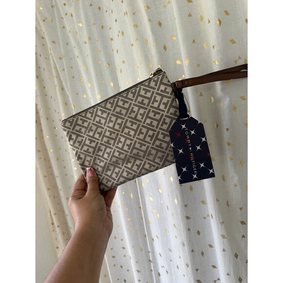 NWT Tommy Hilfiger All Over Signature Logo Wristlet Wallet Hand Zipper Pouch Bag - Picture 3 of 5